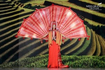 Dàn Hậu Việt gặp sự cố trang phục dân tộc và cách xử lý tinh tế nhận cơn mưa lời khen